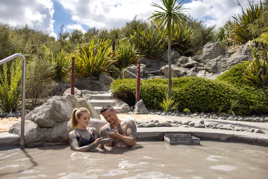 HELL'S GATE Mud Spa, Rotorua - Group Day Tour Ex Auckland - Tirau coffee break: the small town detour that pays off