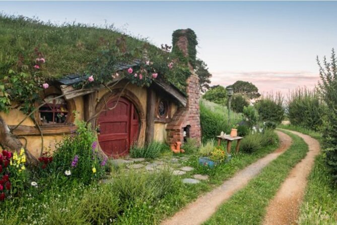 Hobbiton and Waitomo Caves Arrive in Comfort and Style - Guide performance and the small things that save your day