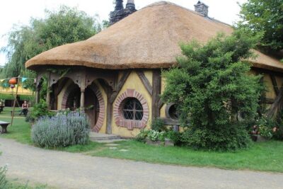 Hobbiton and Waitomo Caves from Auckland – Smaller Group