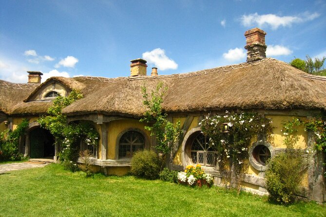 Hobbiton and Waitomo Caves Small Tour from Auckland - Price and value: is $313.39 worth it?