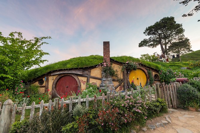 Hobbiton Movie Set Banquet Experience Private Tour From Auckland - Price and logistics: what $775.10 per person is buying