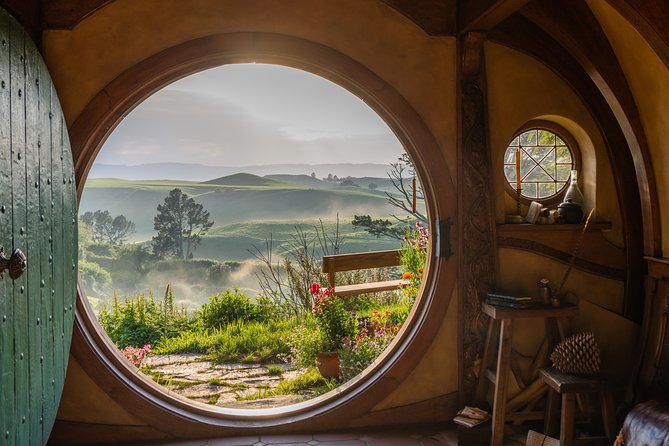 Hobbiton Movie Set Experience: Private Tour From Auckland - Itinerary walkthrough, stop by stop, with the realistic pros and cons