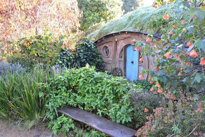 Hobbiton Movie Set Group Tour Early Access (Avoid the crowds!) - The 6:00 am Auckland-to-Matamata drive, made bearable