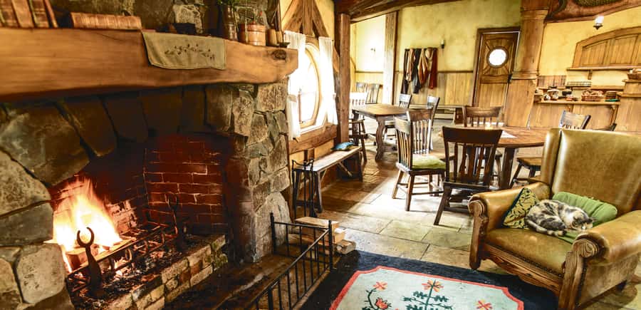 Hobbiton Movie Set & Rotorua Premium Day Tour from Auckland - The pre-European village walk and sacred marae areas
