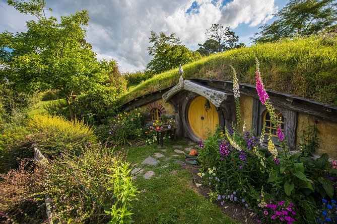 Hobbiton Movie Set Small Group Fully Guided Day Tour from Auckland - Price and value: what $176.86 buys you