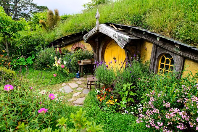 Hobbiton movie set tour and a lot more beautiful NZ sights - Key tour highlights that matter