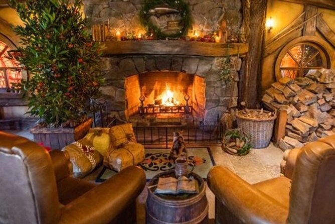 Hobbiton Movie Set Tour to Blue Springs and Mineral Spa - A 12-hour North Island day built for contrasts