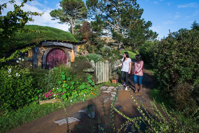 Hobbiton Movie set & Waitomo Caves Small Group Tour From Auckland - Food and timing: snacks help, but lunch is your job