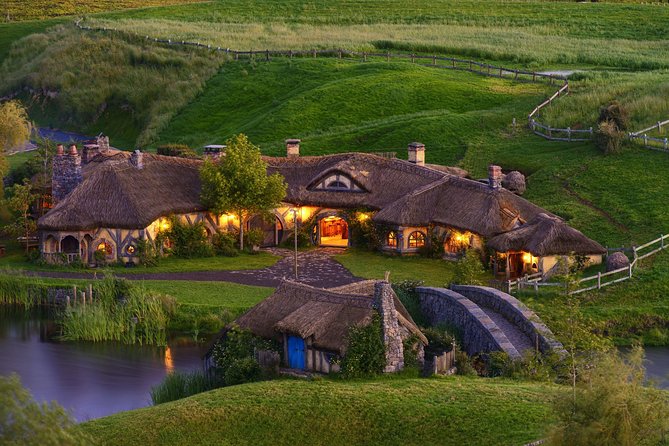 Hobbiton™ Movie Set Walking Tour from Shires Rest - What to wear and bring: open-air walking, sun, umbrellas, and comfort