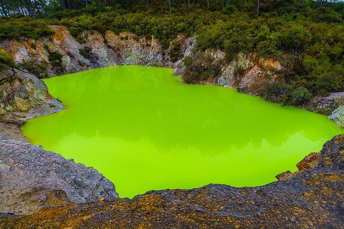 Hobbiton & Rotorua including Wai-O-Tapu - Small Group Tour from Auckland - Rotorua city driving: view landmarks without the time sink
