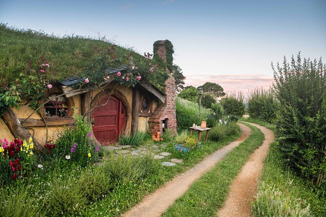 Hobbiton & Rotorua Māori Village with Lunch from Auckland - From Auckland to Rotorua: a scenic start with real momentum