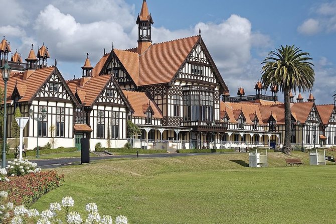 Hobbiton & Rotorua Small Group Day Tour inc Te Puia from Auckland - Rotorua city drive after Te Puia: Lake Rotorua and Government Gardens