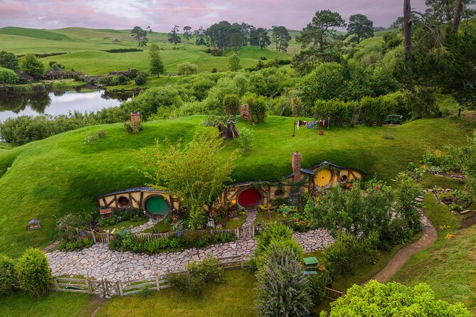 Hobbiton & Waitomo Caves Guided Day Trip from Auckland incl lunch - Getting out of Auckland at 6:30 a.m., and why the drive matters