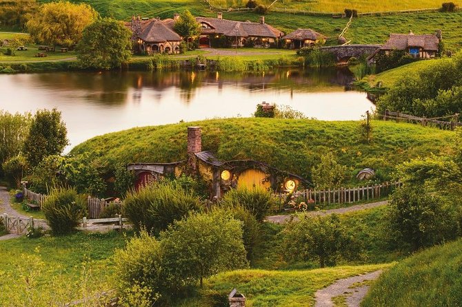 Hobbiton & Waitomo Caves Guided Day Trip from Auckland incl lunch - Group size, schedule pressure, and how guides make it feel easy