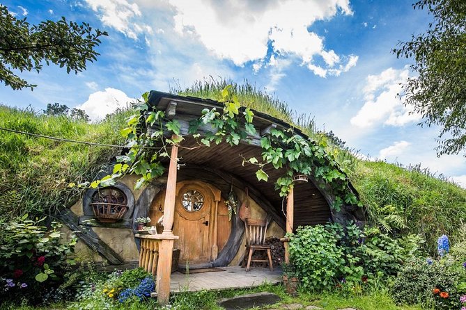 Hobbiton & Waitomo Caves Guided Day Trip from Auckland incl lunch - Weather, walking, and what to pack so the day stays enjoyable