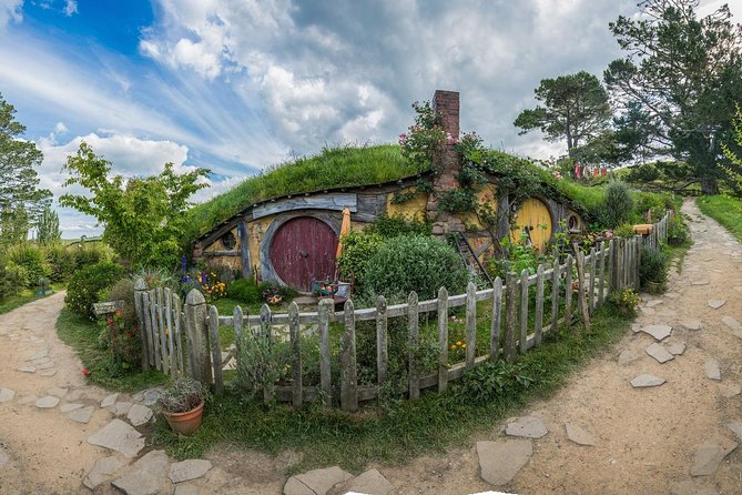 Hobbiton & Waitomo Caves Guided Day Trip from Auckland incl lunch - Who should book this tour, and who should reconsider