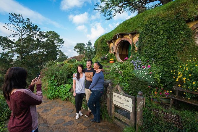 Hobbiton & Waitomo Caves Small-Group Tour W Lunch from Auckland - Hobbiton Movie Set: What the Guided 2.5 Hours Feels Like