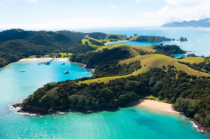 Hole in the Rock Scenic Cruise including Dolphins and Island stop - What the sea and weather can do to your plan