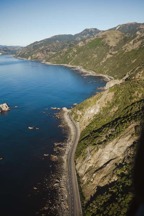 Kaikoura: 1-Hour Whale Watching Helicopter Tour - The Mt Fyffe summit landing at 1,600 meters (and what snow changes)