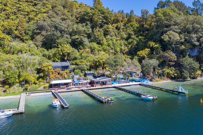 Katoa Jet Boat & Lake Rotoiti Hot Pools - Manupirua Thermal Springs: the 1-hour soak at a boat-access spot