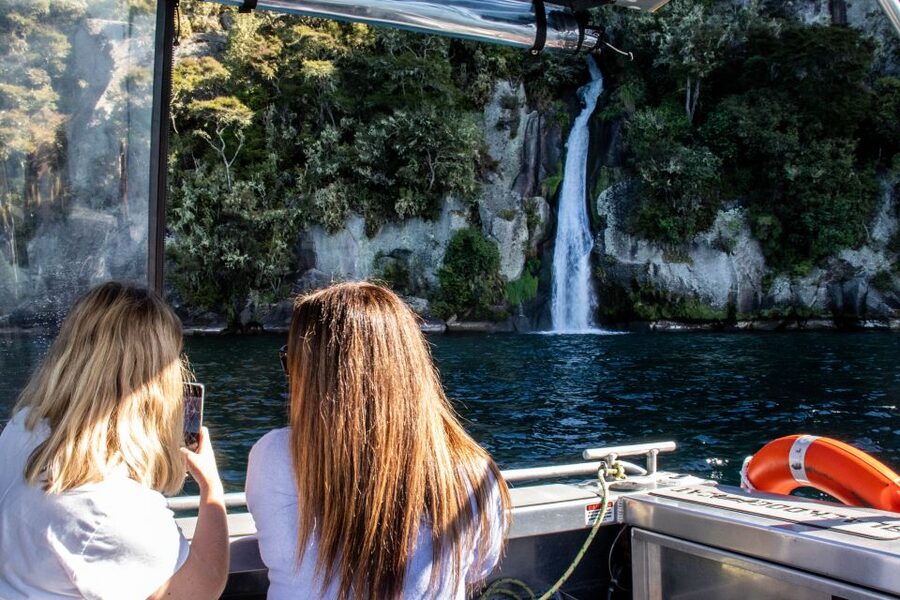 Kinloch: Lake Taupo Catamaran Cruise with Paddleboarding - Who this Kinloch catamaran cruise is perfect for