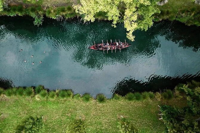 Ko Tane Waka Paddling Experience on the Avon River - Group Size, Teamwork, and the Family-Friendly Reality