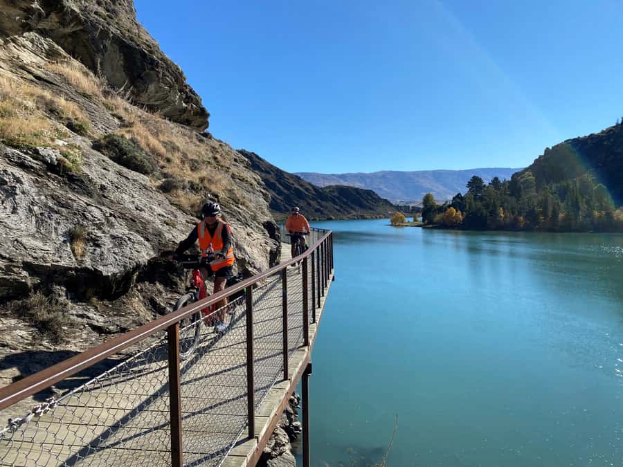 Lake Dunstan Trail eBike Adventure (inc Shuttle) - Why the shuttle to Clyde (9.15am) changes the whole day