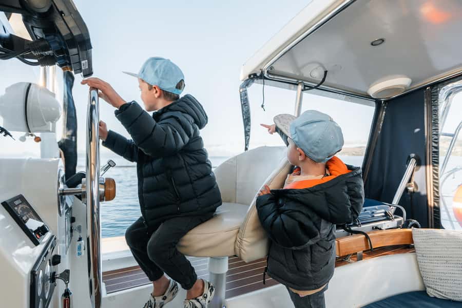 Lake Taupo: Luxury Sailing Catamaran to Māori Rock Carvings - Drinks on board: included extras plus a licensed bar