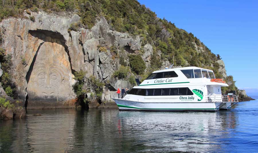 Lake Taupo: Maori Rock Carvings 10.30 AM 1.5-Hour Cruise - Tea, coffee, and muffins: small comfort that adds up