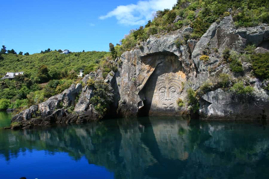 Lake Taupo: Maori Rock Carvings 8.30 AM 1.5-Hour Cruise - Meet the boat at Cruise Cat, Berth 4, and choose where to sit