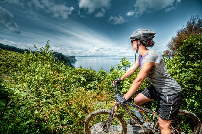 Lake Taupo - Maori Rock Carvings Package (Mountain Biking & Kayaking) - Meeting point and timing: the 9:00 am start at Taupo Kayaking Adventures
