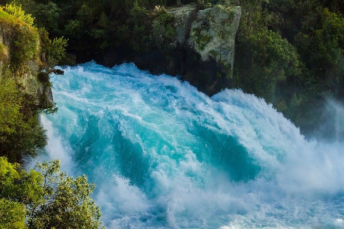 Lake Taupō Private Day Tour from Auckland to Māori Rock Carvings - Huka Honey Hive: tastings, beehive viewing, and a sweet reset