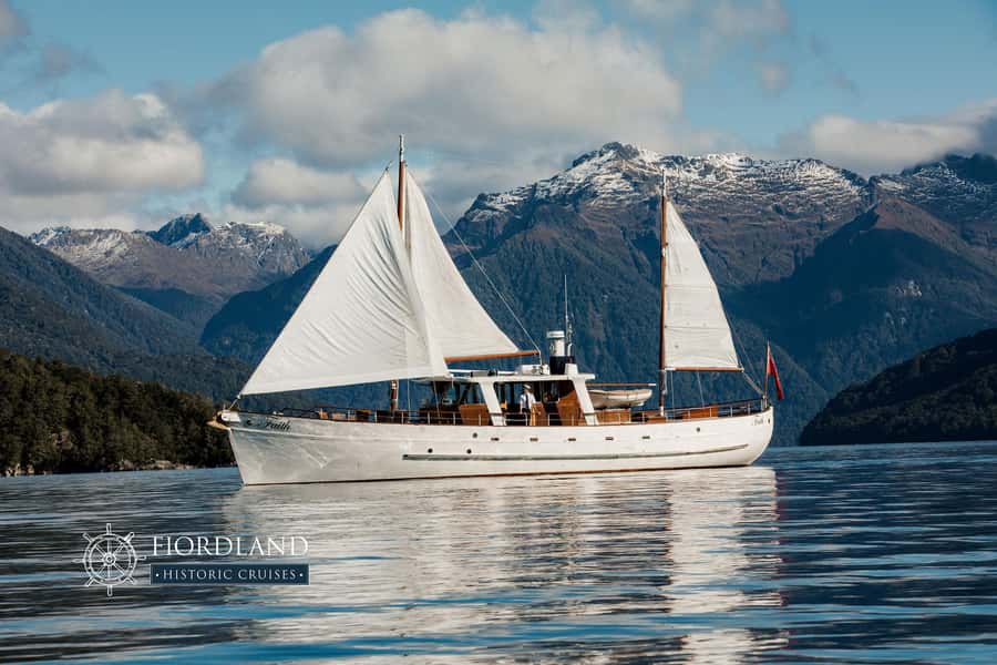 Lake Te Anau: 3-Hour Boat Cruise with Guided Walk - First taste of Fiordland: stepping onto Faith
