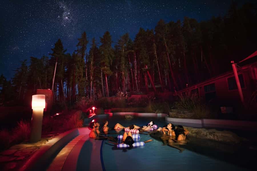 Lake Tekapo: 1.5-Hour Hot Pools & Stargazing Experience - When clouds win: the indoor VR option that saves the night
