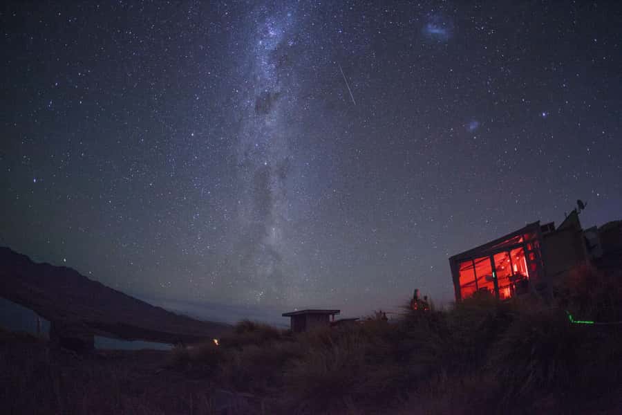 Lake Tekapo: Mountaintop Stargazing at Mount John Summit - Telescopes, lasers, and the cold you can handle