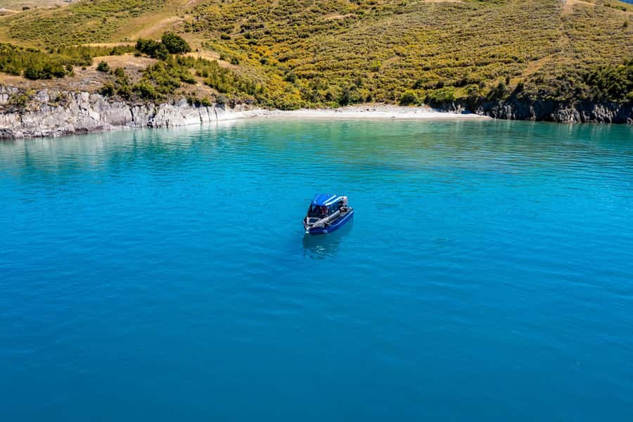 Lake Wakatipu: 3 Hour Fishing Adventure by Boat - Downriggers, premium gear, and how the trip targets trout and salmon