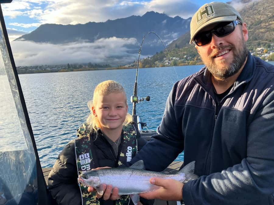 Lake Wakatipu: 3 Hour Fishing Adventure by Boat - The 3-hour flow on the water: set up, fish hard, then go home with vacuum-packed fish