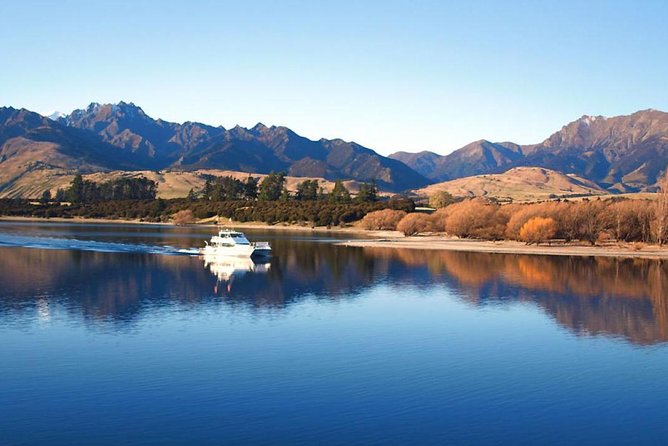 Lake Wanaka 1-Hour Cruise Including Wine and Cheese - Group size and crowding: when it feels intimate, when it feels packed