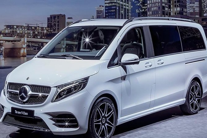 Luxury Airport transfers in Auckland - Meet-and-greet and waiting time that actually matters