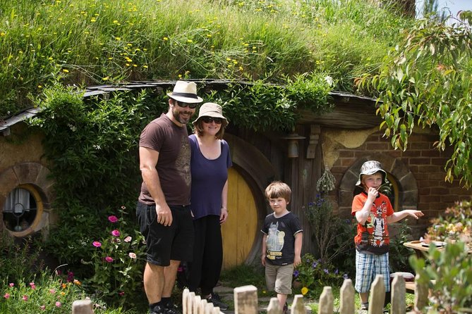 Luxury Small group tour from Auckland to Hobbiton Movie Set - A Luxury, Early Start That Sets the Tone