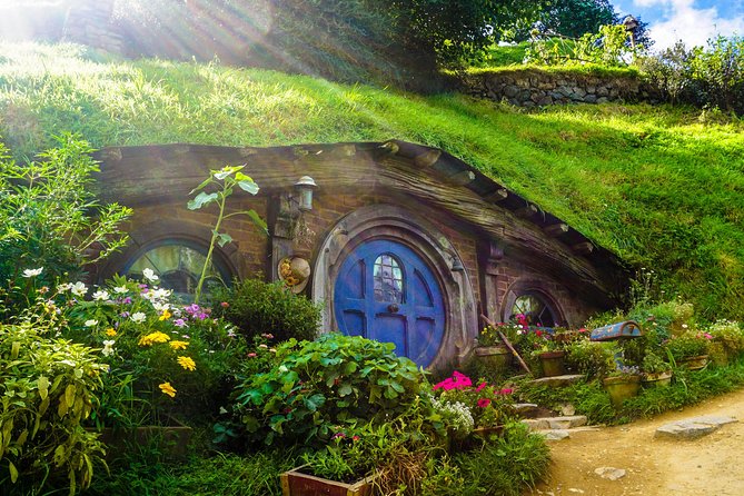 Luxury Small group tour from Auckland to Hobbiton Movie Set - The Small-Group Feel (Even When the Numbers Are Light)