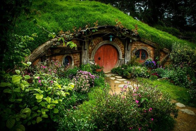 Luxury Small group tour from Auckland to Hobbiton Movie Set - Best Fit: Who Will Enjoy This Most