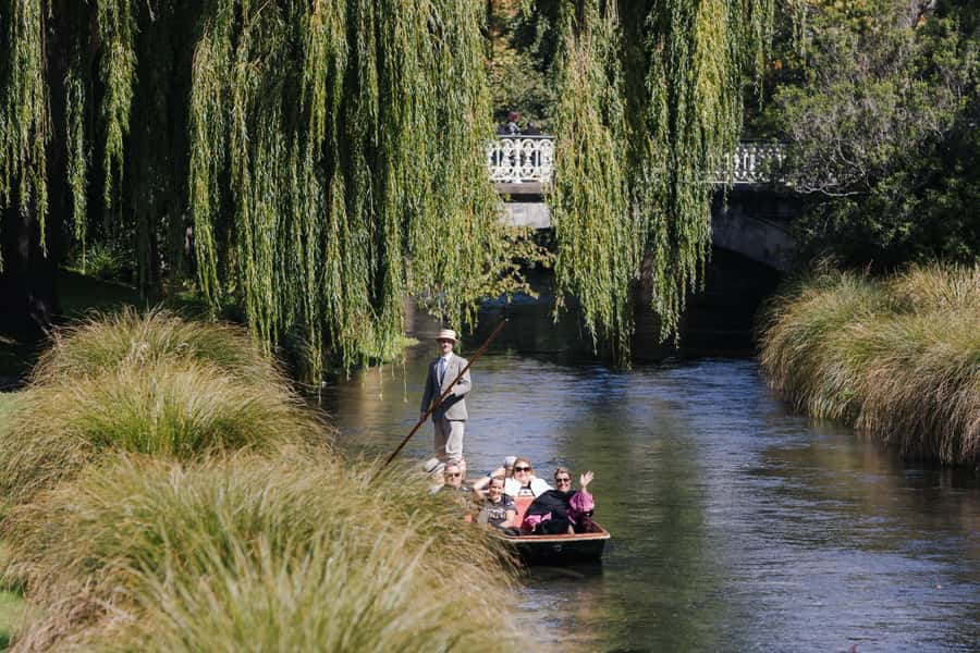 Lyttelton Shore Excursion: Christchurch Highlights & Punting - Riverside Market: Local Lunch Choices and Time to Wander