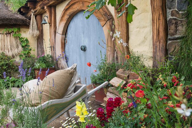 Magical Hobbiton: Small-Group Guided Tour from Auckland - Small-group transport from Auckland: what 11 people changes