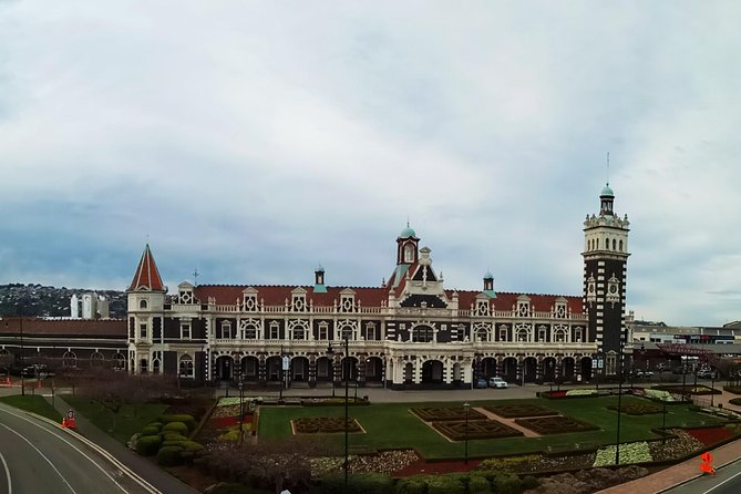 Mainland Peninsula Tour - Dunedin city highlights: Railway Station, University of Otago, and Baldwin Street