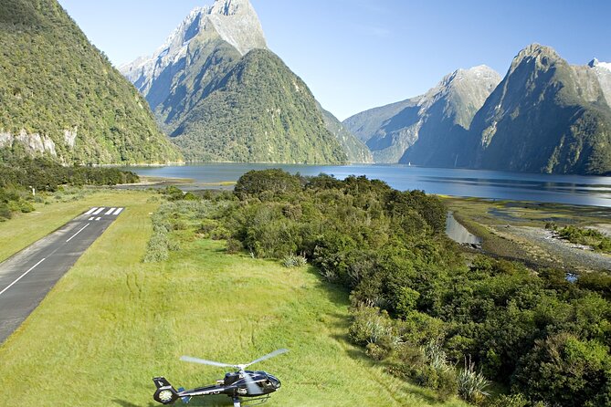 Milford and Fiordland Highlights Tour by Helicopter from Queenstown - The Milford Sound fly-in: waterfalls and rainforest from the air