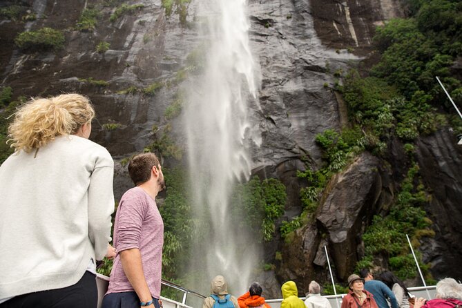 Milford Sound Coach & Extended Cruise from Queenstown - First Step: A Premium Morning Out of Queenstown