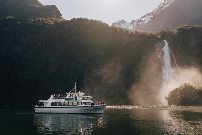 Milford Sound Cruise with Round-Trip Flights from Queenstown - On-Board Comfort: Live Commentary, Room to Move, and What to Wear