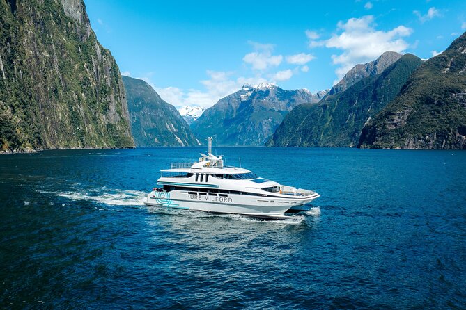 Milford Sound Cruise - Cruising the Full Fiord to the Tasman Sea, Then Back