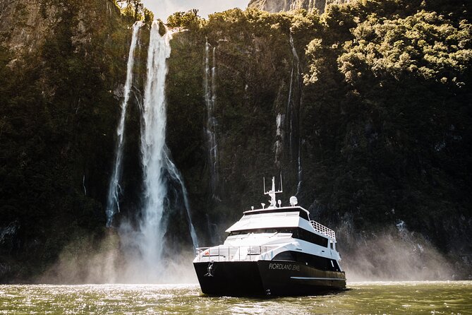 Milford Sound Luxury Lunch Cruise onboard The Fiordland Jewel - Milford Sound Luxury Lunch Cruise, Fiordland Jewel: the vibe and the value
